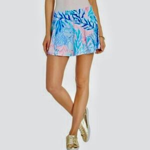 Lilly Pulitzer Luxletic skort in the rare print “Kaleidoscope Coral”. Small